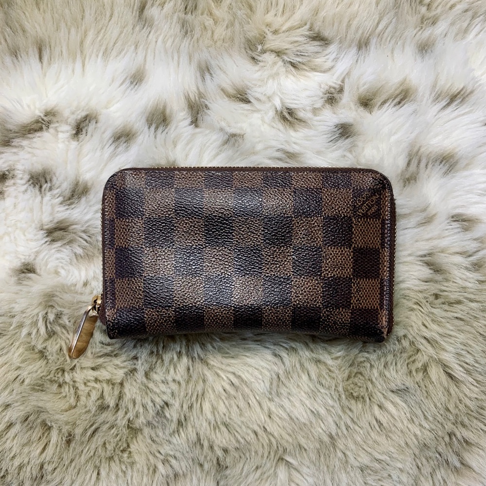 Louis Vuitton zippy compact wallet